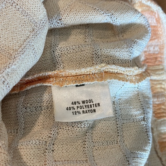 St John Sport Gold Top - Picture 5 of 5